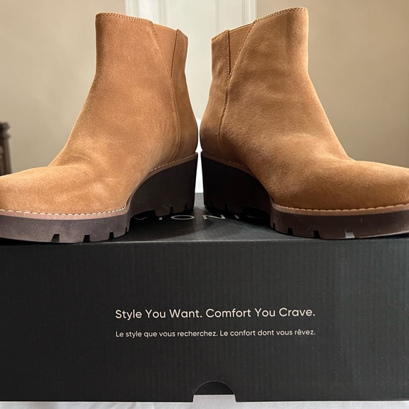 Vionic; Ladies; Water Repellent Suede Booties; Size 9 (40); Hazal - Picture 12 of 13